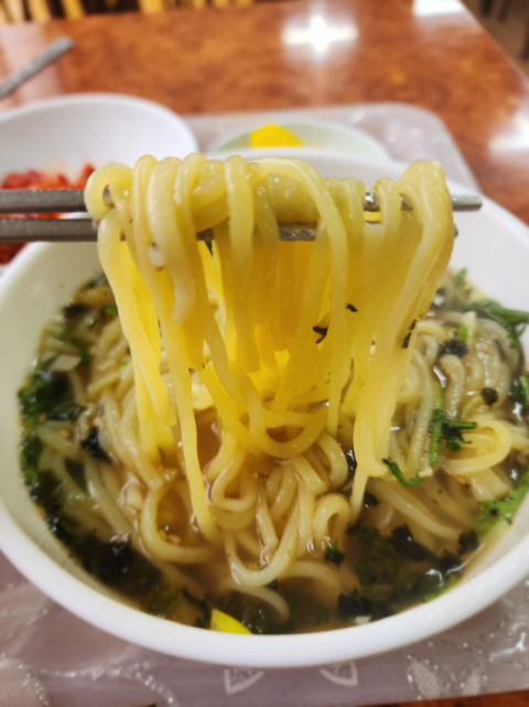 선화당 쫄우동은 면이 쫄깃하고 국물은 깊은 맛이 난다.