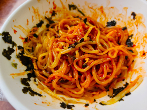 부산 동구 초량 선화당에서는 쫄면 한 그릇이 2500원이다.