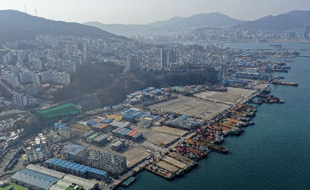 부산 영도구의 대표적인 노후 지역으로 꼽히는 청학동 일대가 도시재생 공모를 통해 탈바꿈을 시도한다. 사진은 영도구 청학동 일대 전경. 부산일보DB