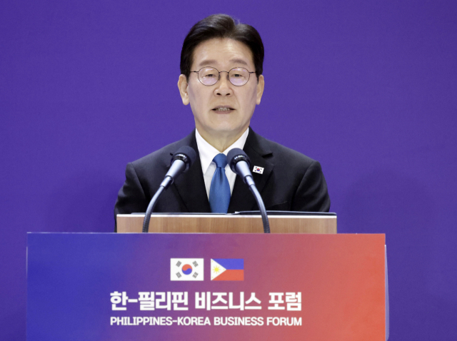 이재명 대통령이 4일 필리핀 마닐라 콘래드 호텔에서 열린 한-필리핀 비즈니스 포럼에서 발언하고 있다. 연합뉴스