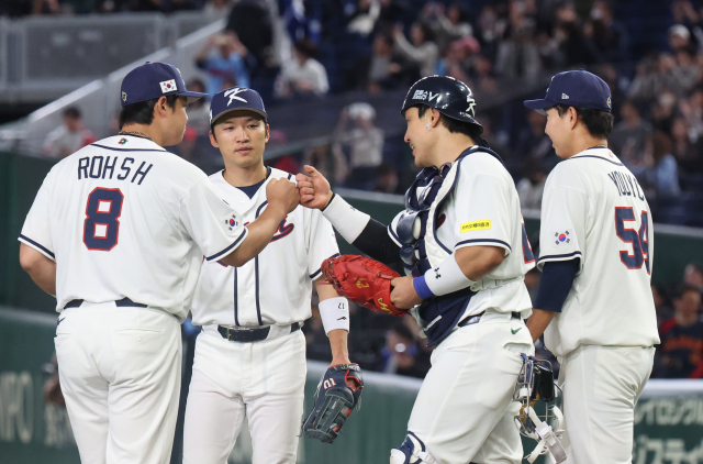 5일 일본 도쿄돔에서 열린 2026 월드베이스볼클래식(WBC) 조별리그 C조 1차전 한국과 체코의 경기에서 11-4로 승리한 한국 선수들이 기뻐하고 있다. 연합뉴스