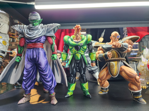 드래곤볼에 나오는 캐릭터들을 모형으로 만들었다.