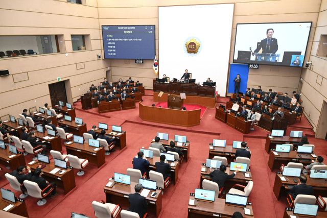 12일 경남도의회에서 임시회 본회의가 열리고 있다. 경남도의회 제공