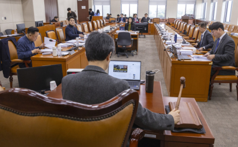 민주당 태업에 3년째 막힌 ‘부산 글로벌법’, 전재수 역할 주목