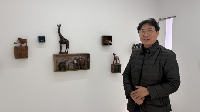 이웰갤러리 전시장에서 만난 박주현 작가. 김은영 기자 key66@