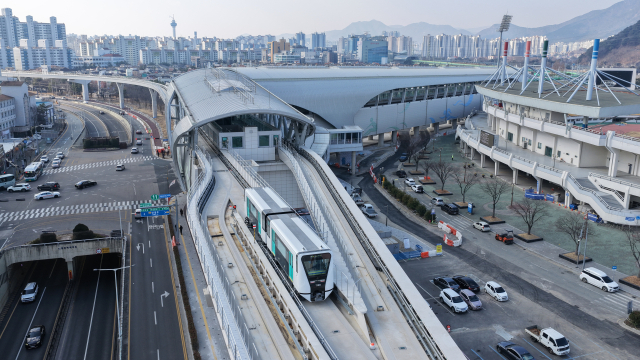 하반기 개통 예정인 양산선이 지난달 개통 마지막 단계인 철도종합시험 운행에 들어갔다. 양산시 제공