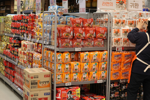 K라면 수출 사상 최고치… 업계, 글로벌 시장 마케팅 사활