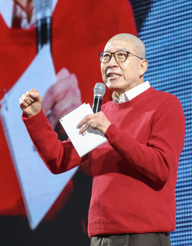 박형준 부산시장이 지난 24일 부산 사직실내체육관에서 열린 ‘글로벌허브도시 부산을 말하다’ 시정보고회에서 브리핑을 하고 있다. 김종진 기자 kjj1761@