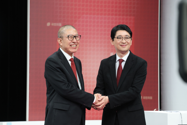 국민의힘 박형준 부산시장과 주진우 의원이 2일 부산MBC에서 두 번째 TV 토론회를 진행했다. 국민의힘 제공