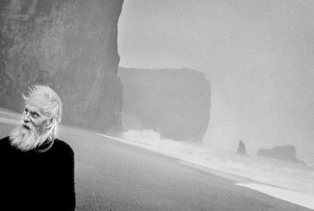 라그나르 악셀손(Ragnar Axelsson), 북극_세계의 가장자리, 농부 구드욘 소르스테인손, 아이슬란드 미르달뤼르, 1995. 금샘미술관 제공