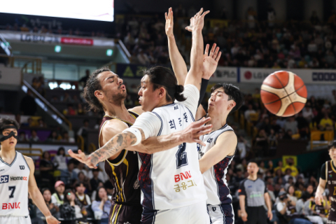 부산KCC ‘천적’ LG 꺾고 6강 PO 확정