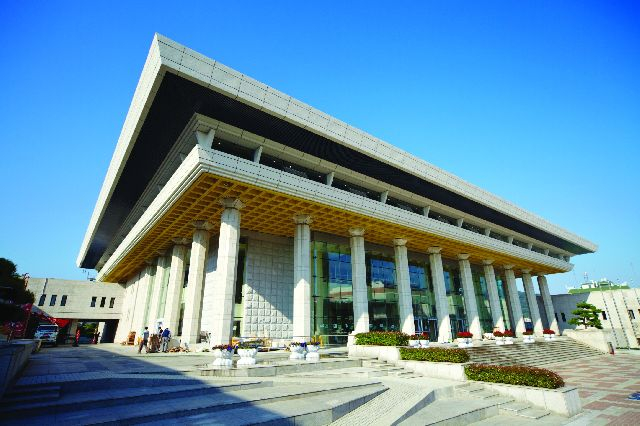 부산문화회관 대극장 건물 전경. 부산일보DB