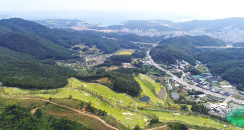 기장 동원로얄CC, 기장 앞바다 배경에 사계절 변화 눈 앞에 펼쳐지는 골프장