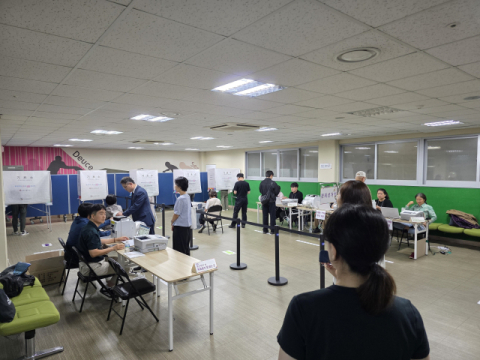 출근 전·수업 후 “미리 찍고 갑니다”… 일상이 된 사전투표