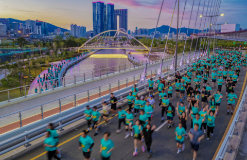 2026 야반도주 in 부산…4000명의 러너 북항 달렸다