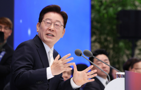 이 대통령, 18일 청와대서 90분 기자회견…