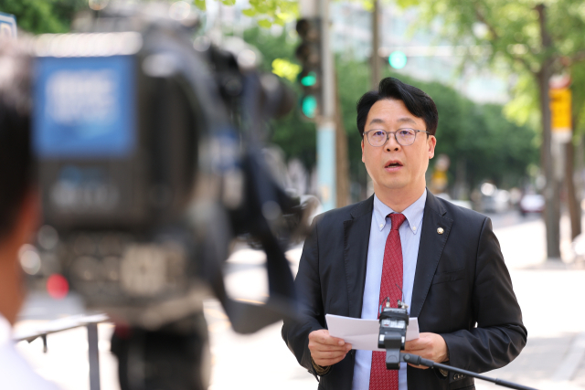 국민의힘 곽규택 수석대변인이 18일 서울 종로구 서울경찰청에서 더불어민주당 정원오 서울시장 후보 고발장 제출을 마친 뒤 발언하고 있다. 연합뉴스