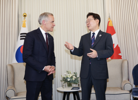 이 대통령, G7 정상회의서 잠수함 수주·북핵 문제 등 논의