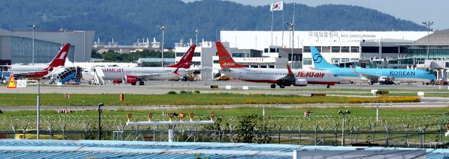 부산 강서구 김해국제공항 주기장에 항공기가 서 있다. 정종회 기자 jjh@