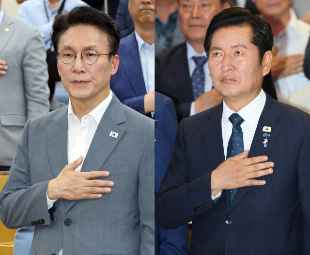 더불어민주당 당권 주자인 김민석 전 총리(왼쪽)와 정청래 전 대표. 김민석 전 국무총리가 7일 국회 의원회관에서 주최한 '3대 메가프로젝트와 지방주도성장을 위한 토론회'에서 국기에 경례하고 있다. 정청래 전 대표가 7일 서울 마포구 마포구청에서 열린 유동균 구청장 취임식에 참석해 국기에 경례하고 있다. 연합뉴스