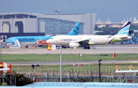 김해공항 국제선 수요 몰리는데… ‘인천 환승’ 비효율 택할라