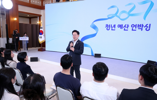 이재명 대통령이 지난 28일 청와대에서 청년 예산과 주요 사업을 설명하기 위해 열린 '청년예산 언박싱 2027'에서 마무리 발언을 하고 있다. 연합뉴스
