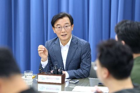 부산시·민주당 8년 만에 당정협의회…북항돔구장 등  논의