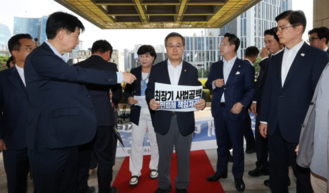 與 “위헌·내란” 野 “더하면 ‘李 탄핵’”…‘재제청 거부’ 정면충돌