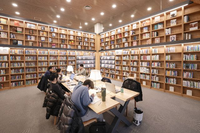 국회부산도서관 내부 모습. 부산일보DB
