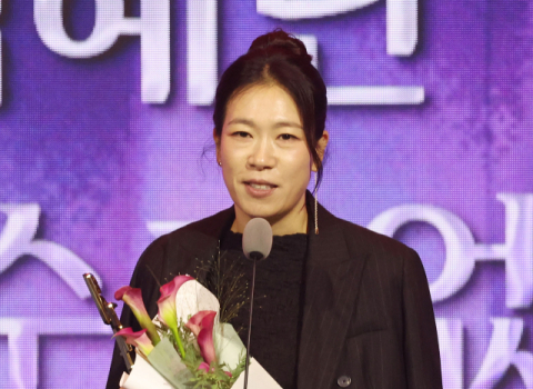 여우조연상 염혜란 “새로운 시도 응원 받아 감사” [부일영화상 2026]