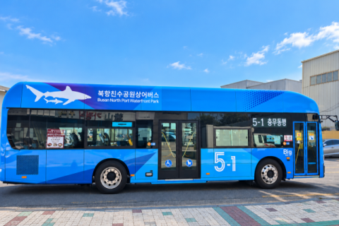 “북항 갑니다~” 부캉이 테마 시내버스 달린다