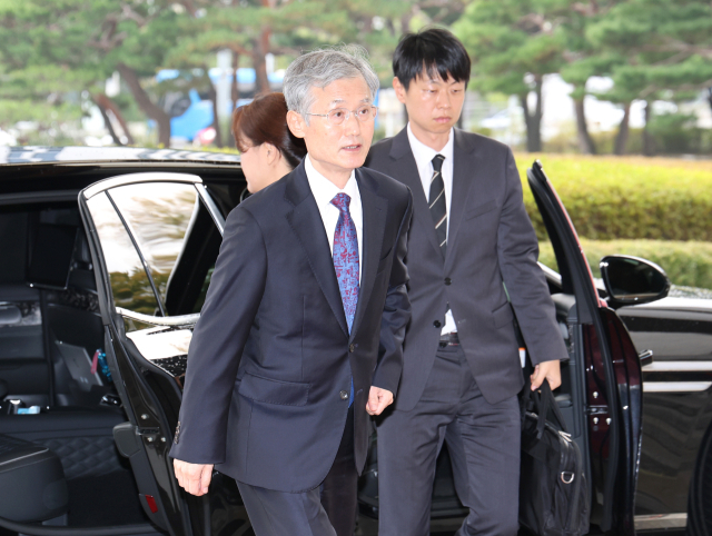 조희대 대법원장이 21일 서울 서초구 대법원으로 출근하고 있다. 연합뉴스