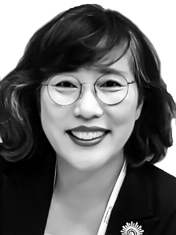 [시간은 거꾸로 간다] 바다는 있는데 노인이 없다