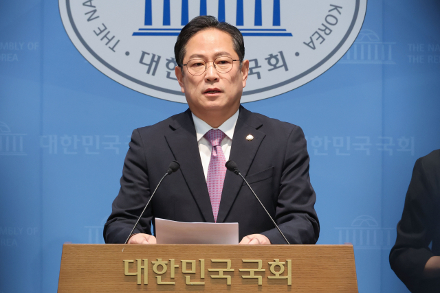 국민의힘 박수영 의원이 22일 국회 소통관에서 '미래기금 졸속 독단입법 내부자료 공개' 기자회견을 열고 있다. 연합뉴스