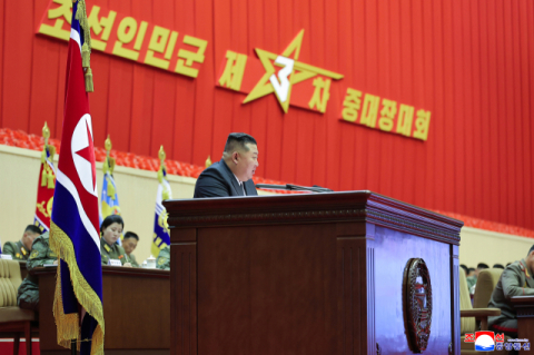 '사망설' 김정은, 중대장대회 지도 모습 공개