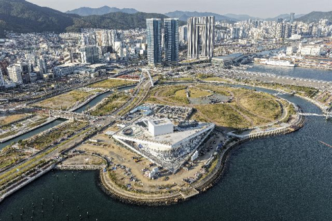 “랜드마크 통매입해 돔 아레나” 던진 부산시, “2단계 자성대로” 대안 낸 BPA